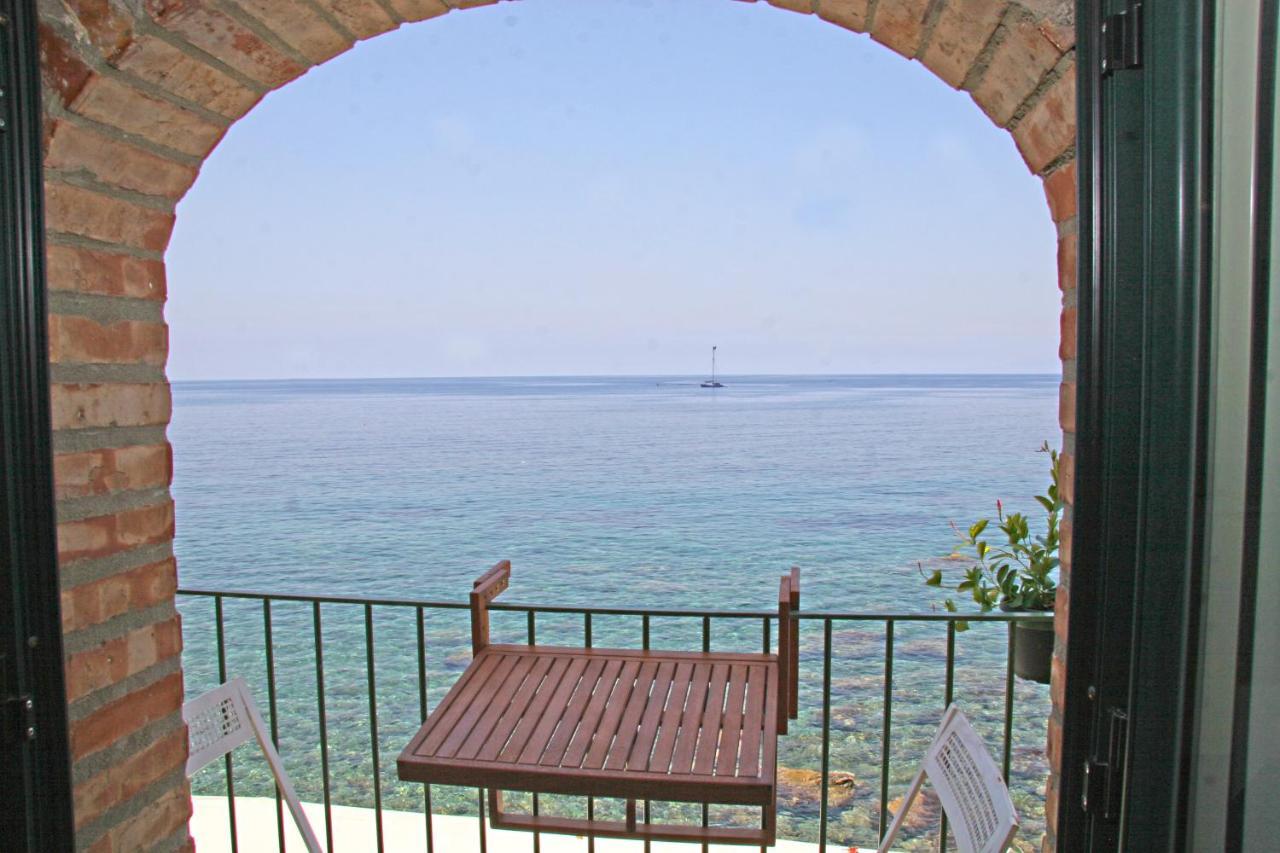 Bb Il Generale Bed and Breakfast Scilla Eksteriør billede